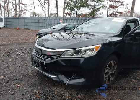 2017 Honda Accord Lx z USA, uszkodzony, nr VIN 1HGCR2F31HA268773